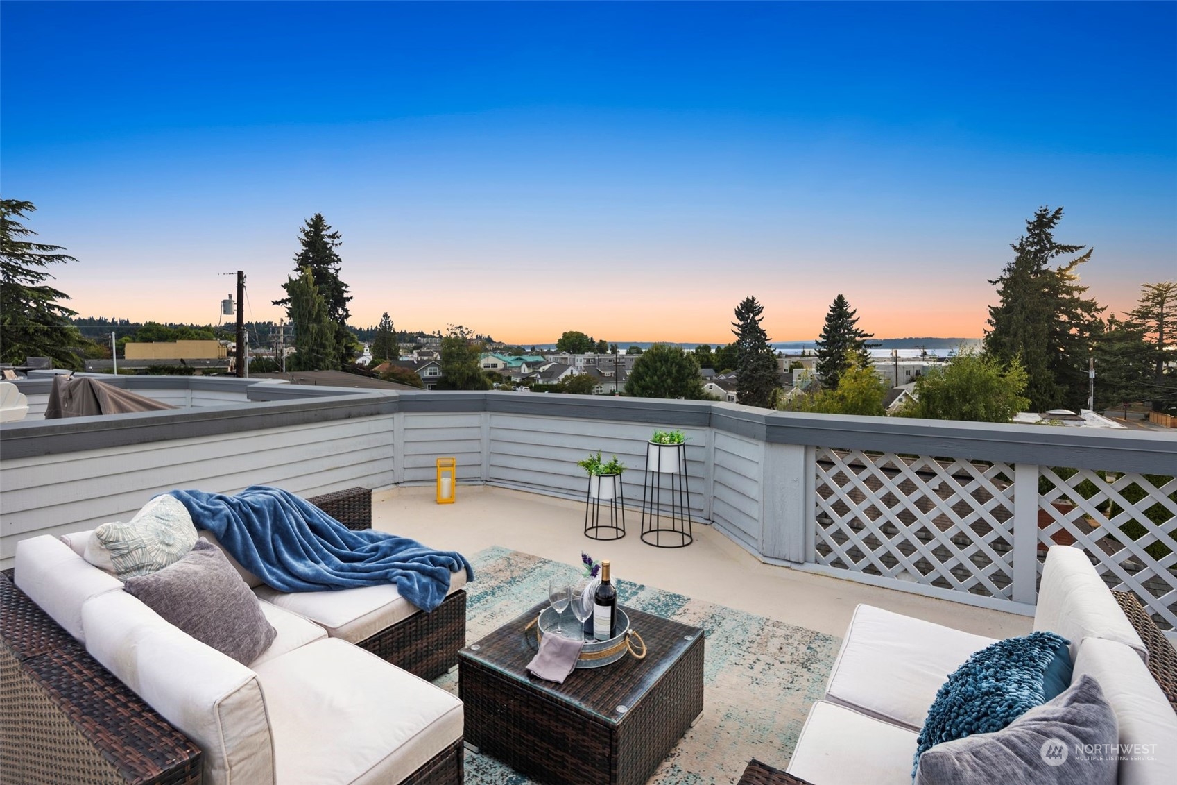 416 Daley Street, Unit C Edmonds, WA 98020 - Photo 22 of 38 a view of sitting area with furniture