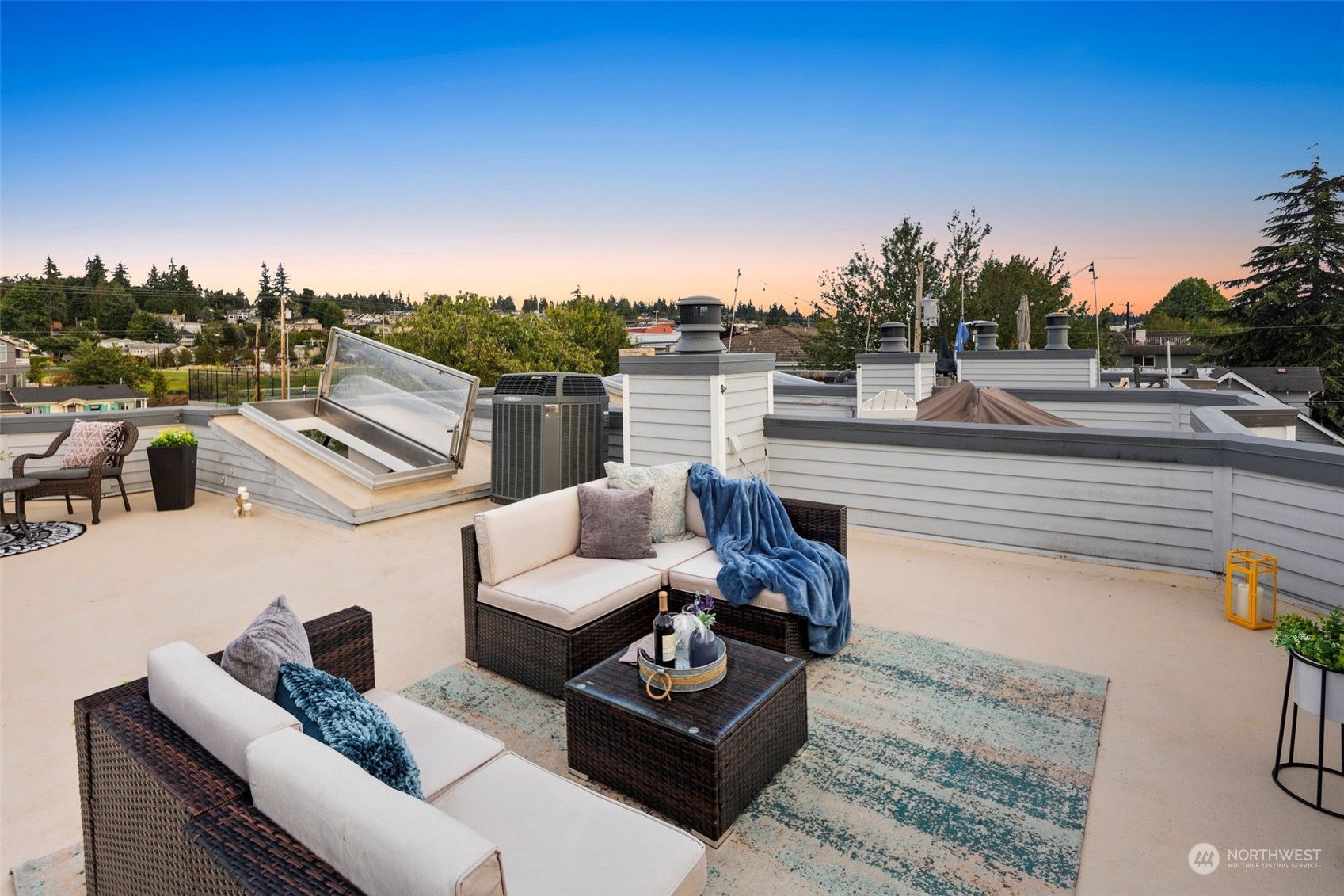 416 Daley Street, Unit C Edmonds, WA 98020 - Photo 26 of 38 a view of a terrace with couches and sky view