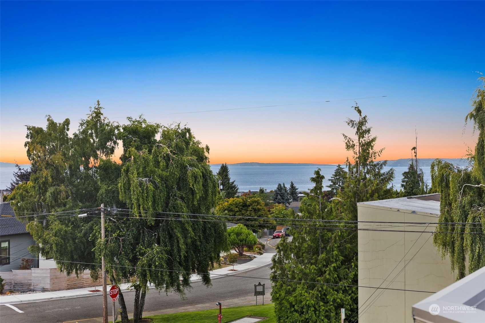 416 Daley Street, Unit C Edmonds, WA 98020 - Photo 29 of 38 a view of a yard in front of a house