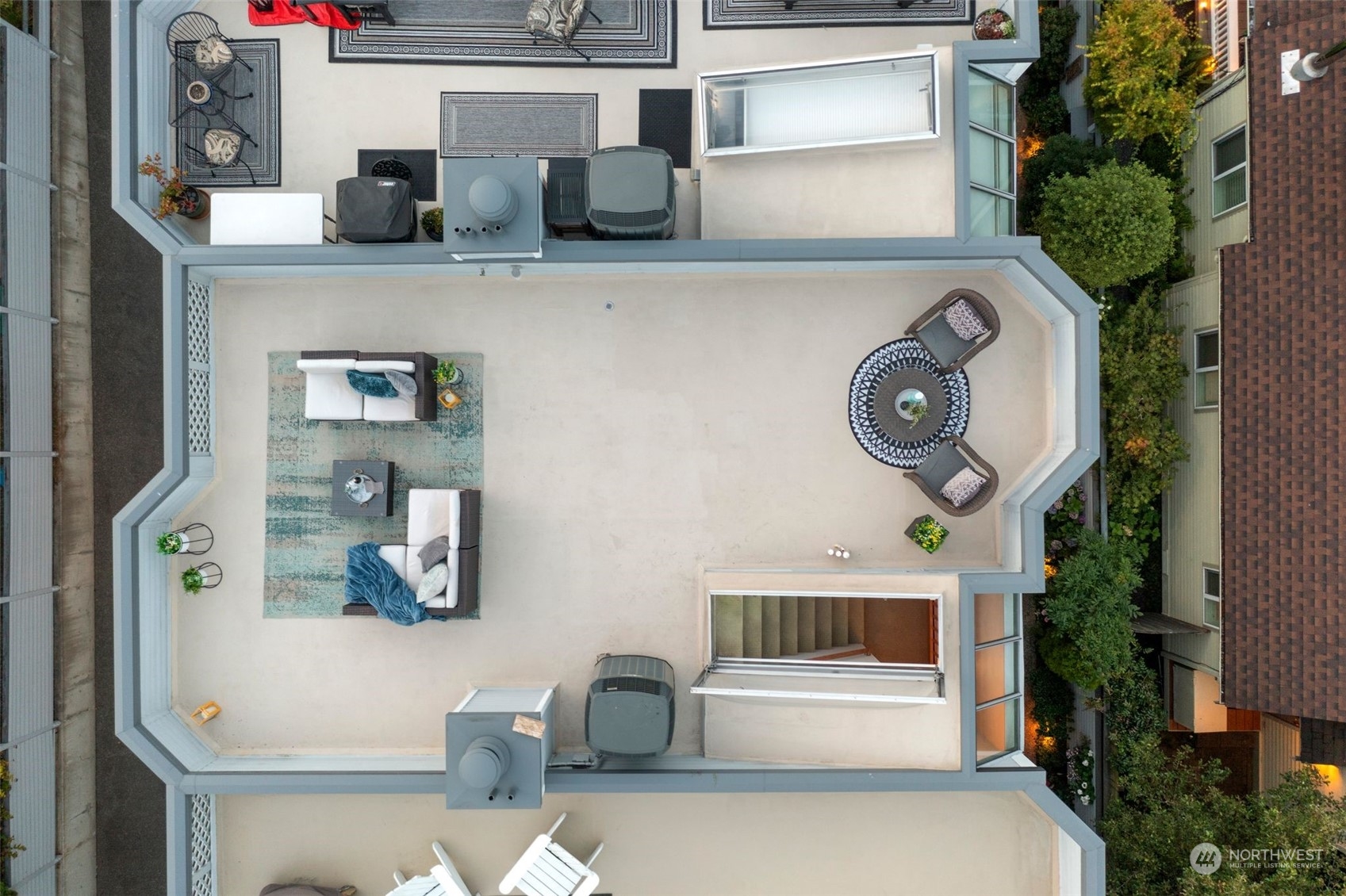 416 Daley Street, Unit C Edmonds, WA 98020 - Photo 32 of 38 view of living room with furniture and wooden floor