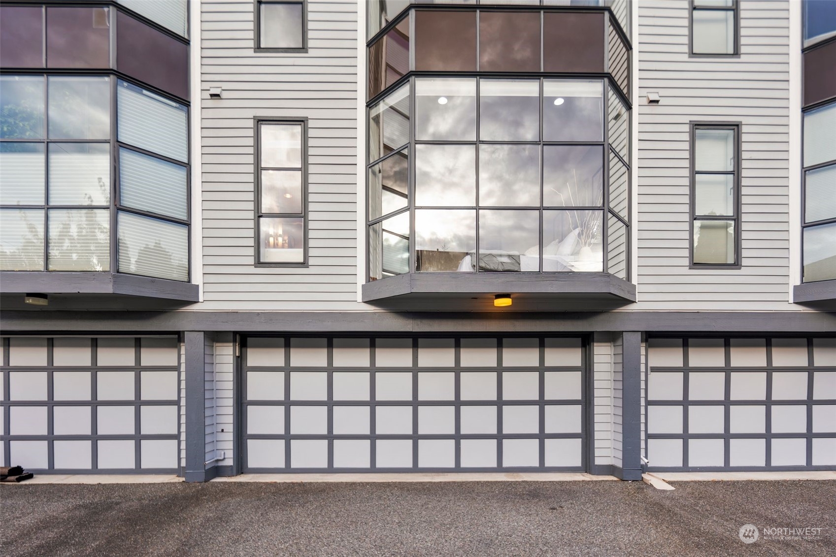 416 Daley Street, Unit C Edmonds, WA 98020 - Photo 38 of 38 a view of a brick house that has window