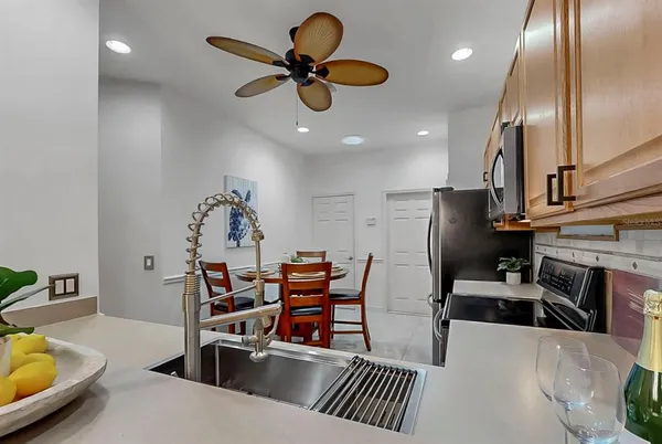 $2,000 | 313 Seneca Falls Drive, Apollo Beach, FL 33572