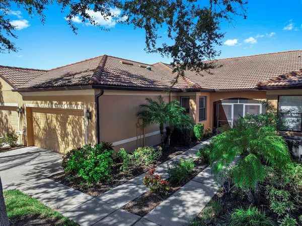 $2,000 | 313 Seneca Falls Drive, Apollo Beach, FL 33572