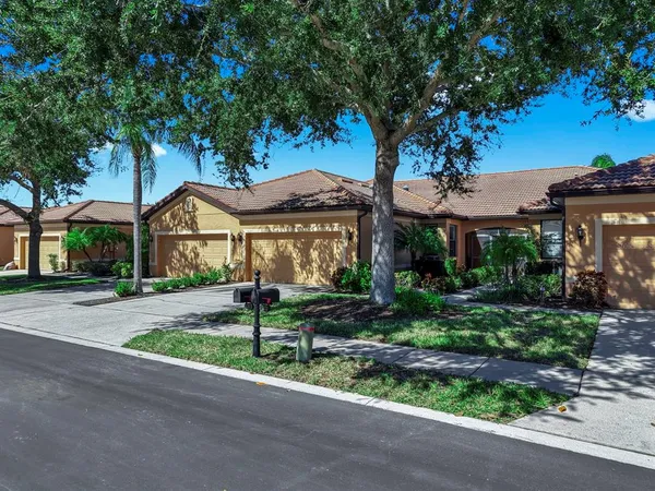 $2,000 | 313 Seneca Falls Drive, Apollo Beach, FL 33572