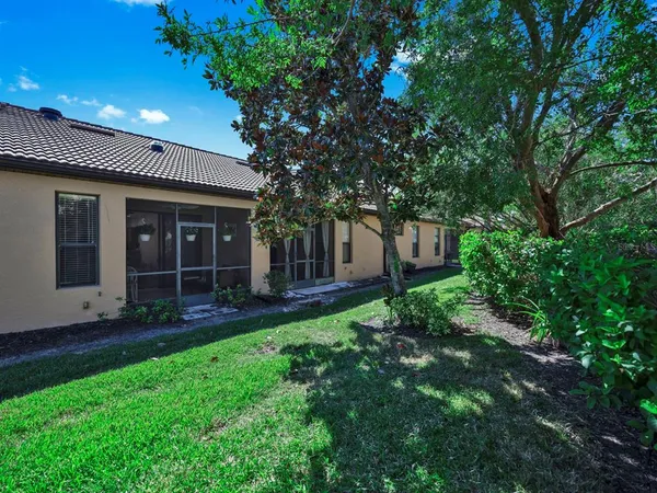$2,000 | 313 Seneca Falls Drive, Apollo Beach, FL 33572