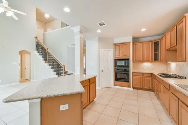 $3,975 | 6 Cordella Place, The Woodlands, TX 77382