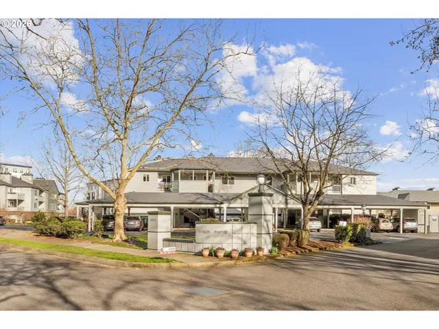 $340,000 | 5050 South Landing Drive, Unit 202, Portland, OR 97239