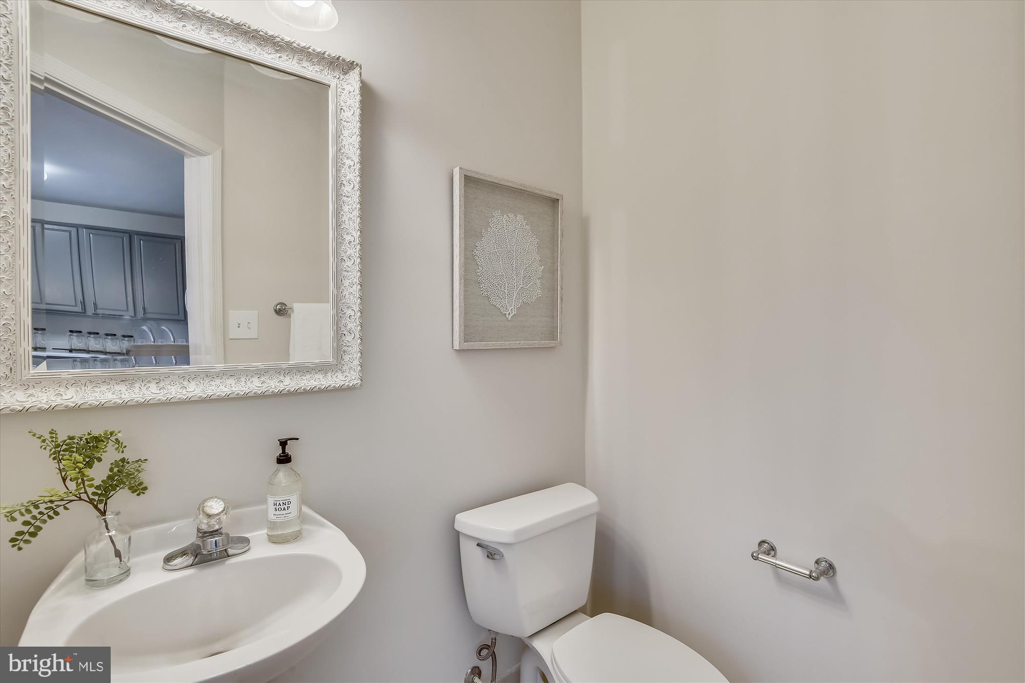 2828 Roesh Way Vienna, VA 22181 - Photo 11 of 36 Main Level Powder Room