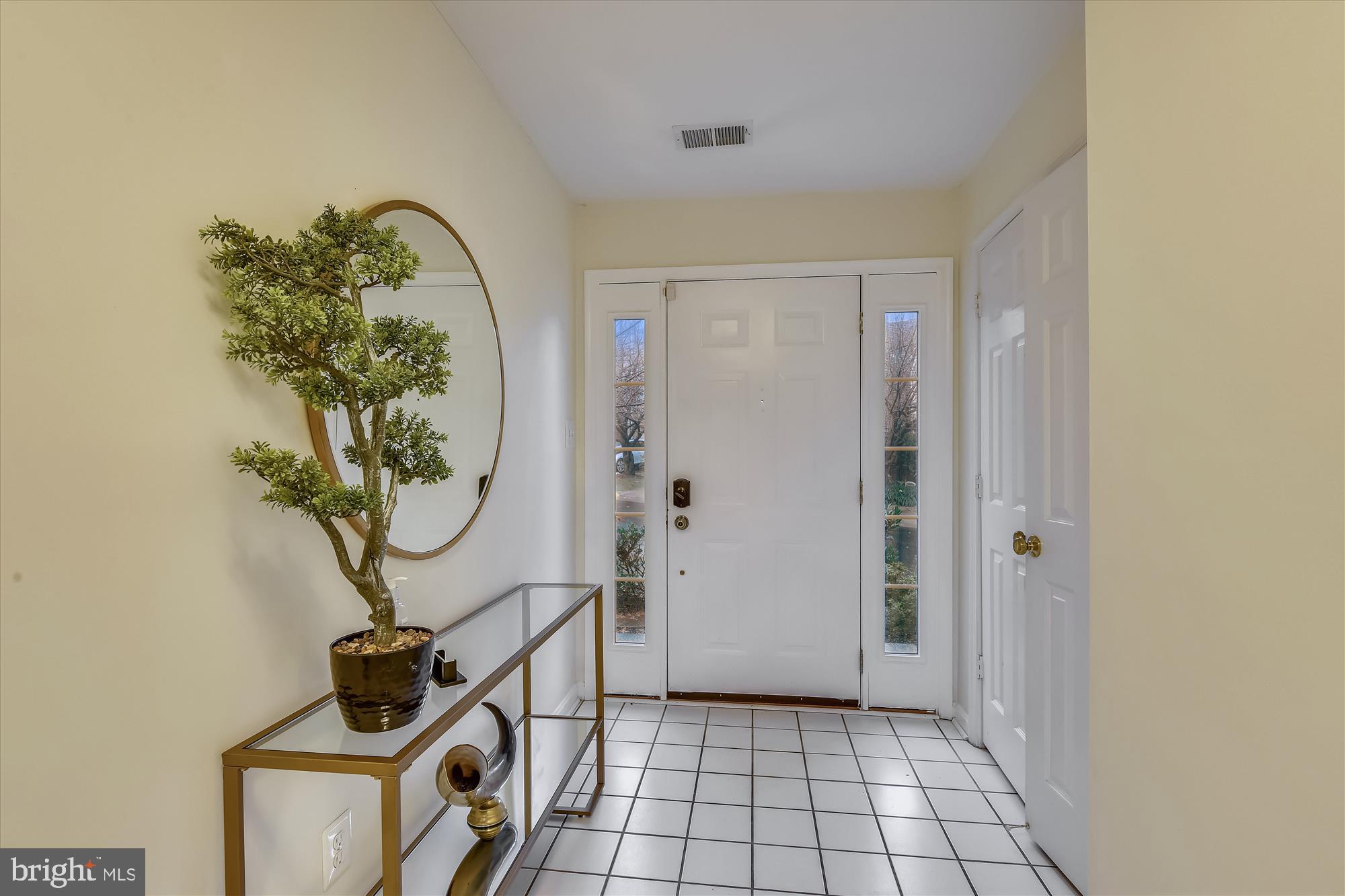 2828 Roesh Way Vienna, VA 22181 - Photo 24 of 36 Foyer