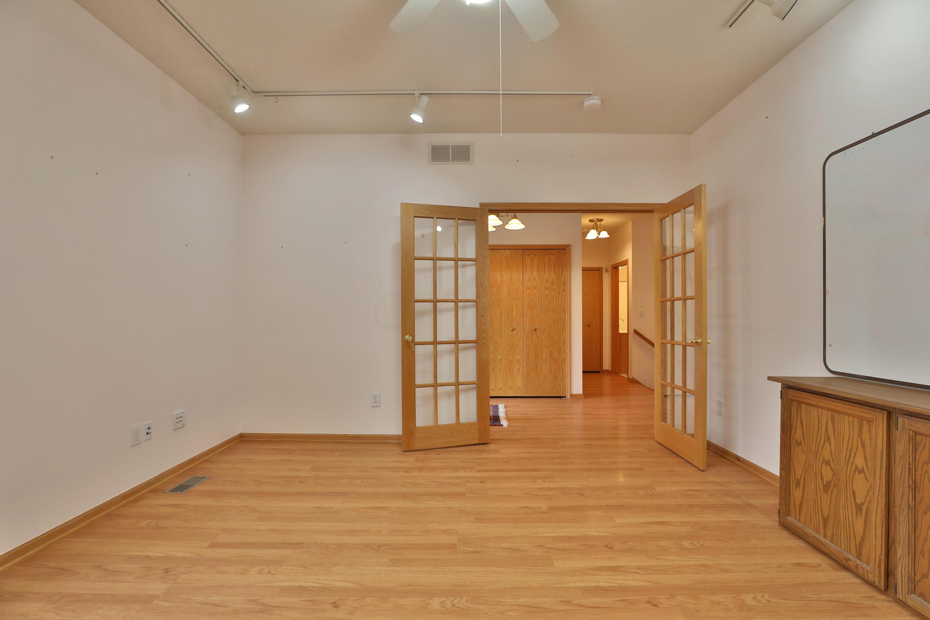 5892 Linworth Road Columbus, OH 43085 - Photo 8 of 68 5892-Linworth-08