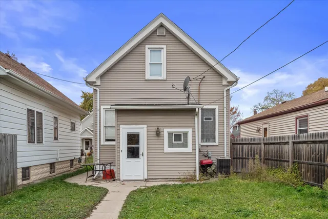$174,900 | 2156 South 68th Street, Milwaukee, WI 53219