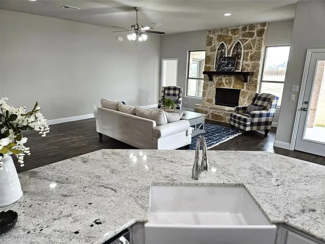 $699,900 | 241 Blythe Road, Van Alstyne, TX 75495