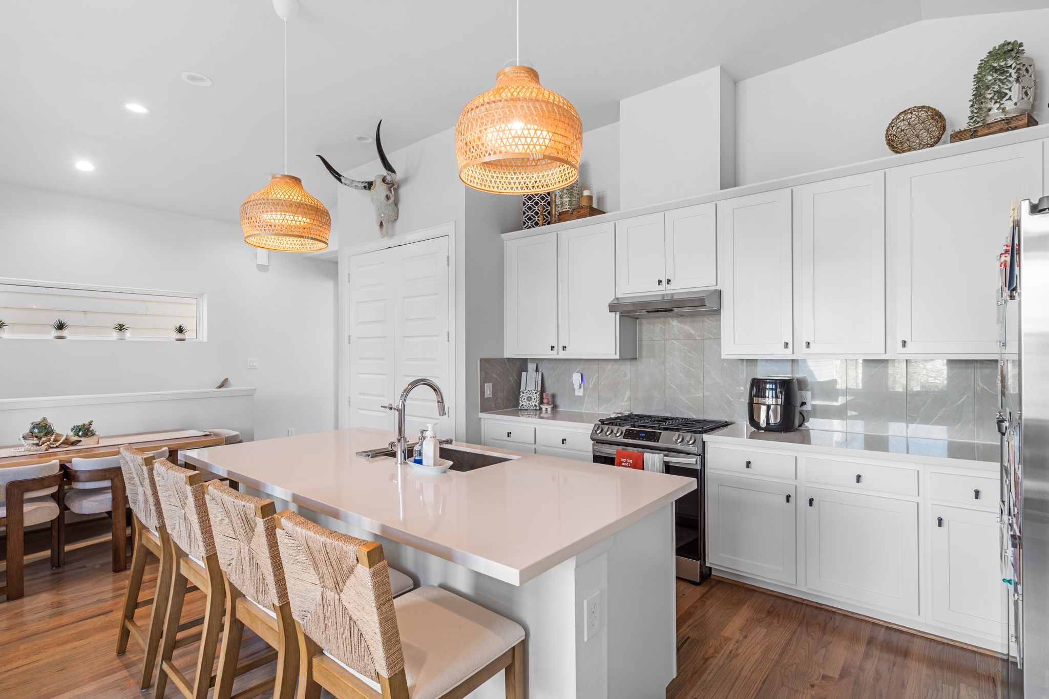 502 West Donovan Street, Unit F Houston, TX 77091 - Photo 5 of 15 Modern kitchen with oversized island and seating