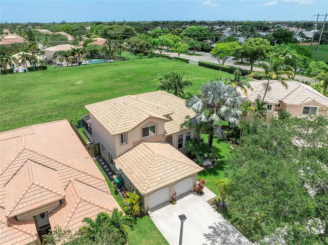 $725,000 | 466 East Royal Cove Circle, Davie, FL 33325