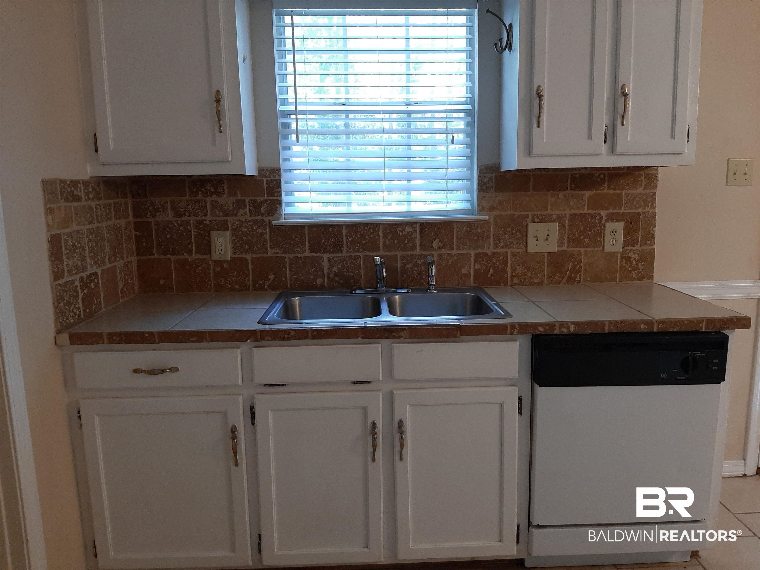139 Richmond Road Daphne, AL 36526 - Photo 10 of 23 Gallery Image 10