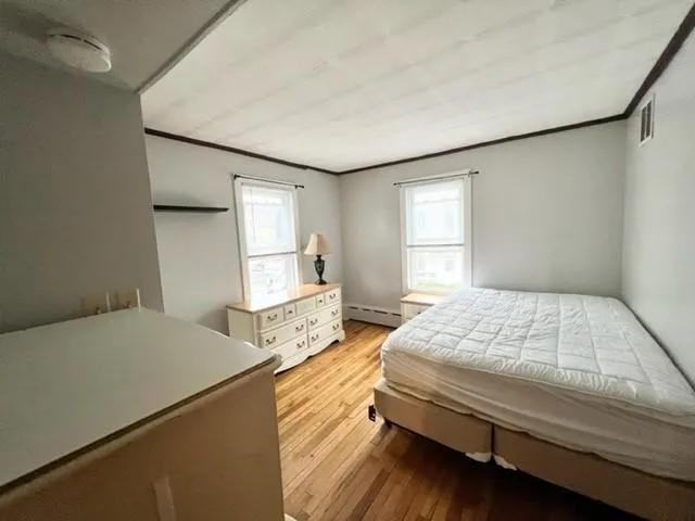 $3,500 | 10 Hammond Street, Unit B, Newport, RI 02840