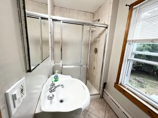 $3,500 | 10 Hammond Street, Unit B, Newport, RI 02840
