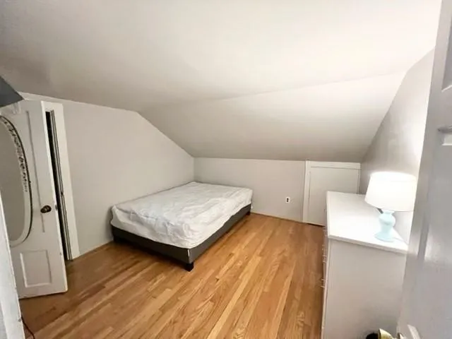 $3,500 | 10 Hammond Street, Unit B, Newport, RI 02840