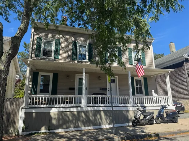 $3,500 | 10 Hammond Street, Unit B, Newport, RI 02840