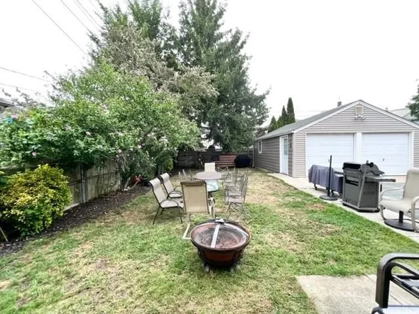 $3,500 | 10 Hammond Street, Unit B, Newport, RI 02840