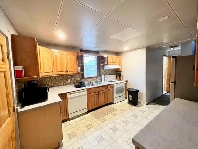 $3,500 | 10 Hammond Street, Unit B, Newport, RI 02840