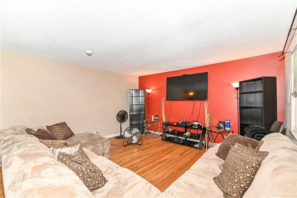 905 Burbank Road Indianapolis, IN 46219 - Photo 11 of 34 Gallery Image 11