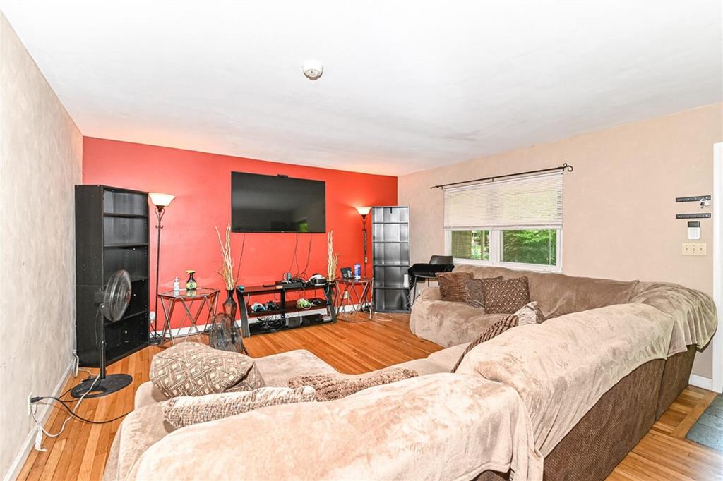 905 Burbank Road Indianapolis, IN 46219 - Photo 12 of 34 Gallery Image 12