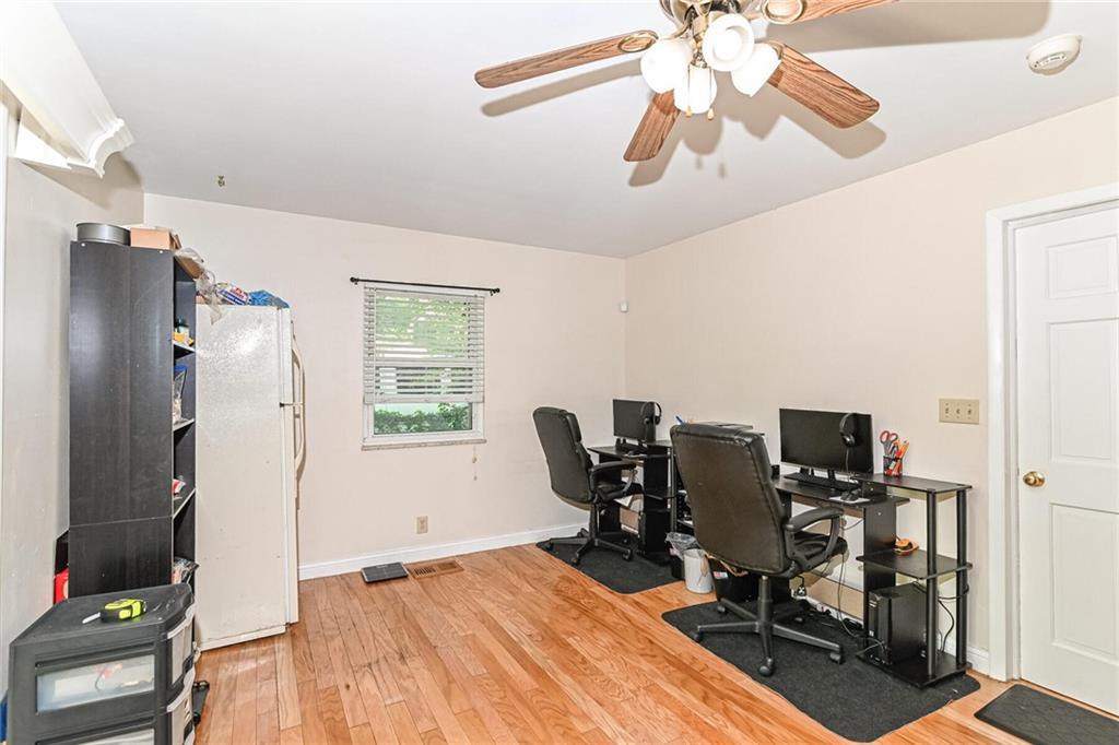 905 Burbank Road Indianapolis, IN 46219 - Photo 20 of 34 Gallery Image 20