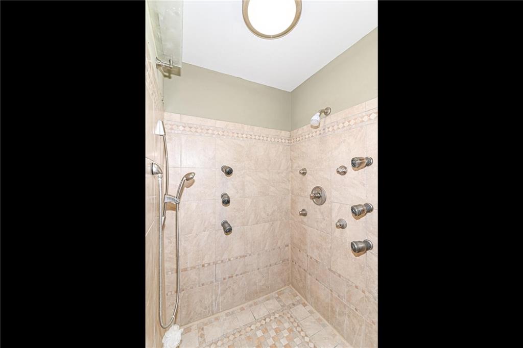 905 Burbank Road Indianapolis, IN 46219 - Photo 21 of 34 Gallery Image 21