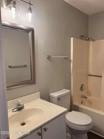 $1,275 | 222 Cape Point Lane, Unit B, Greenville, NC 27858