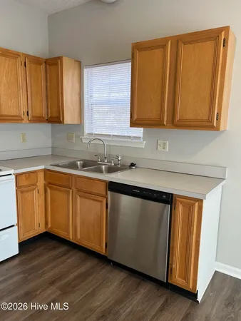 $1,275 | 222 Cape Point Lane, Unit B, Greenville, NC 27858