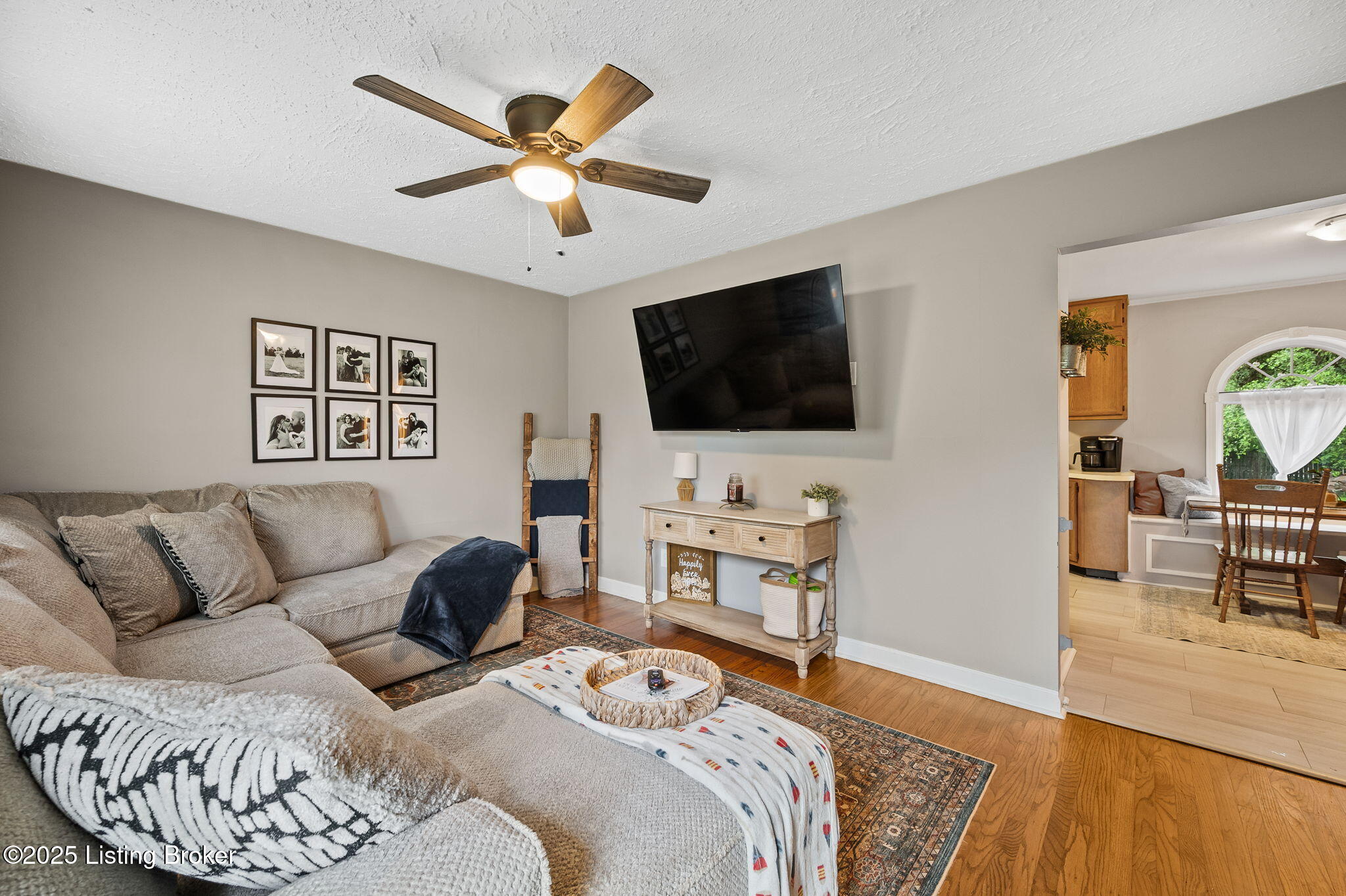 8433 Chase Road Louisville, KY 40258 - Photo 3 of 33 5-web-or-mls-8433-chase-rd