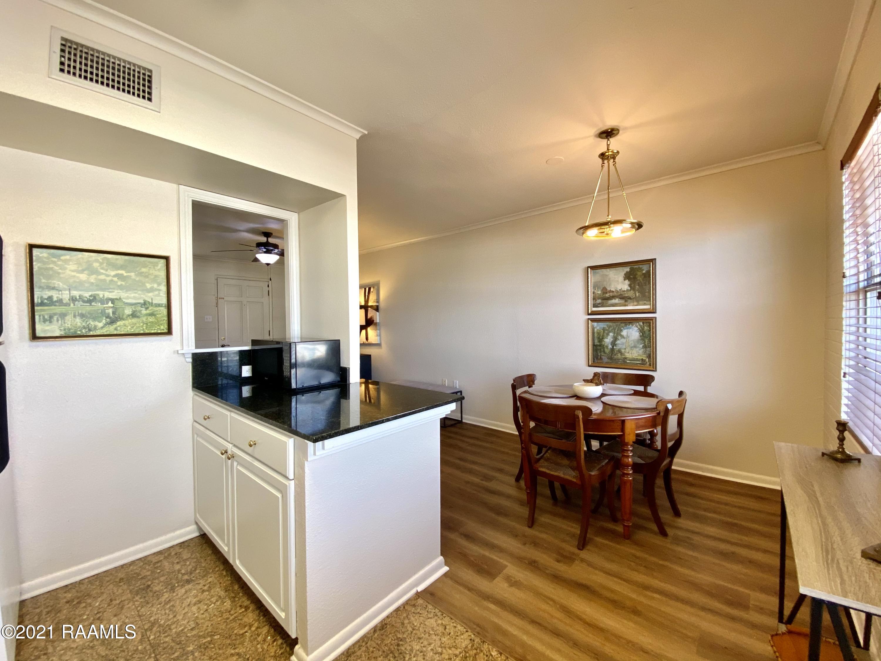 213 Bendel Road, Unit 208 Lafayette, LA 70503 - Photo 11 of 28 5-Kitchen (5)