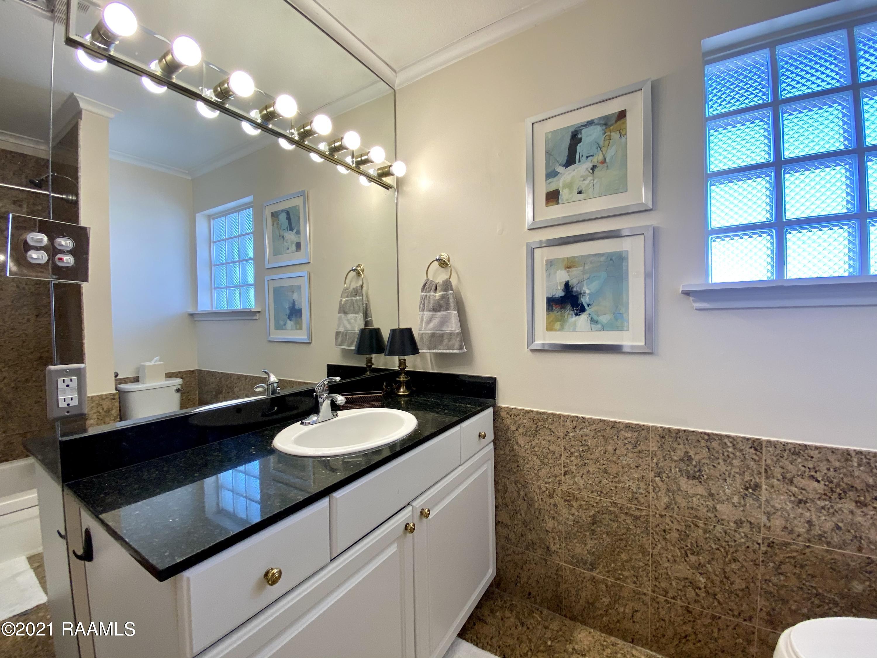 213 Bendel Road, Unit 208 Lafayette, LA 70503 - Photo 15 of 28 7-Bathroom (2)