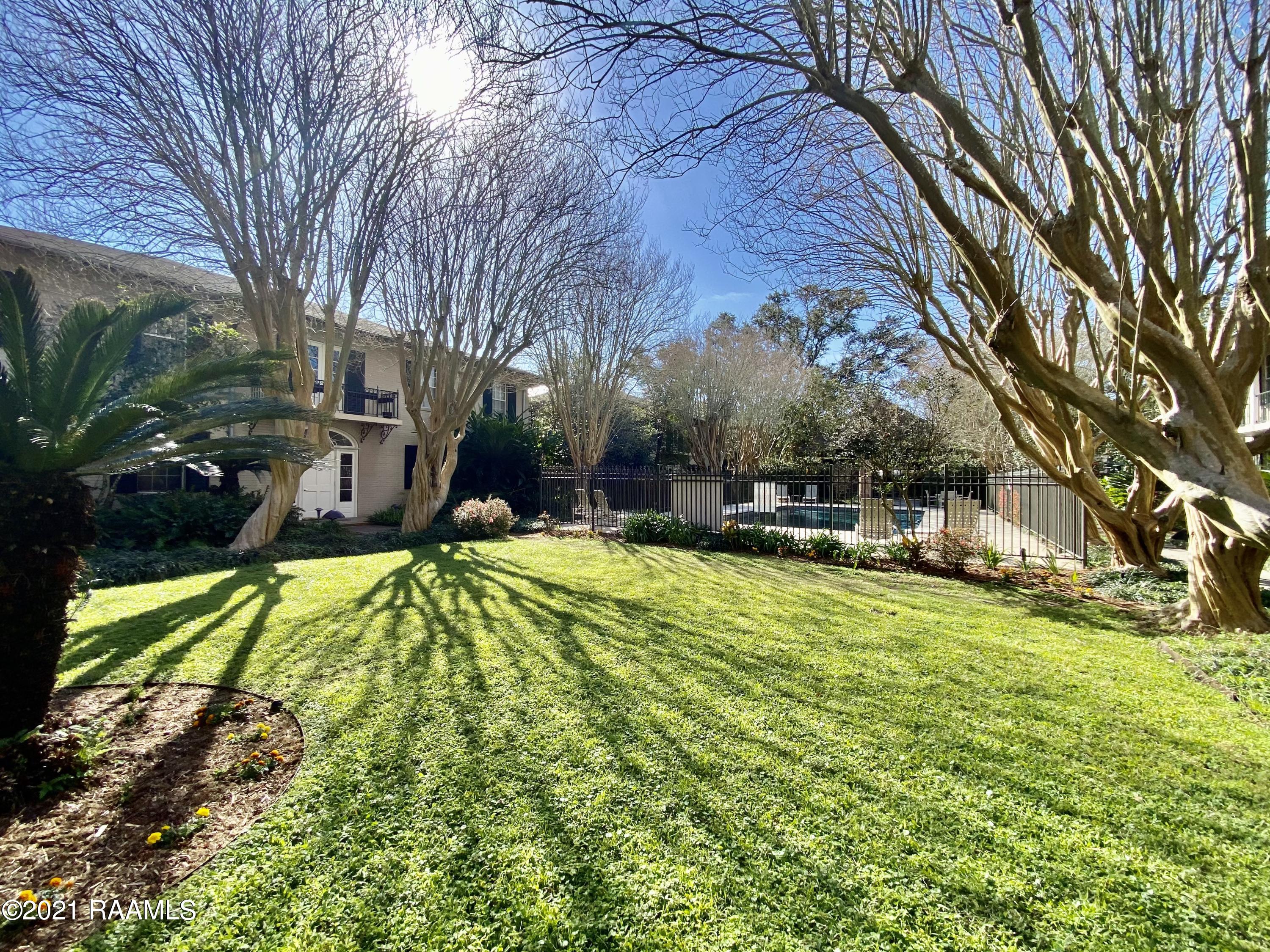 213 Bendel Road, Unit 208 Lafayette, LA 70503 - Photo 25 of 28 11-Grounds (1)