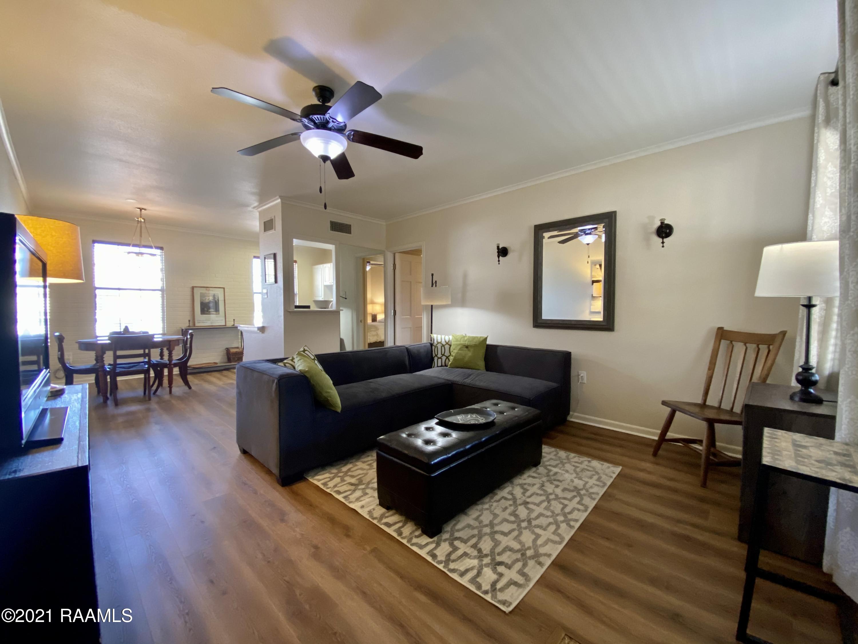 213 Bendel Road, Unit 208 Lafayette, LA 70503 - Photo 4 of 28 3-Living (1)