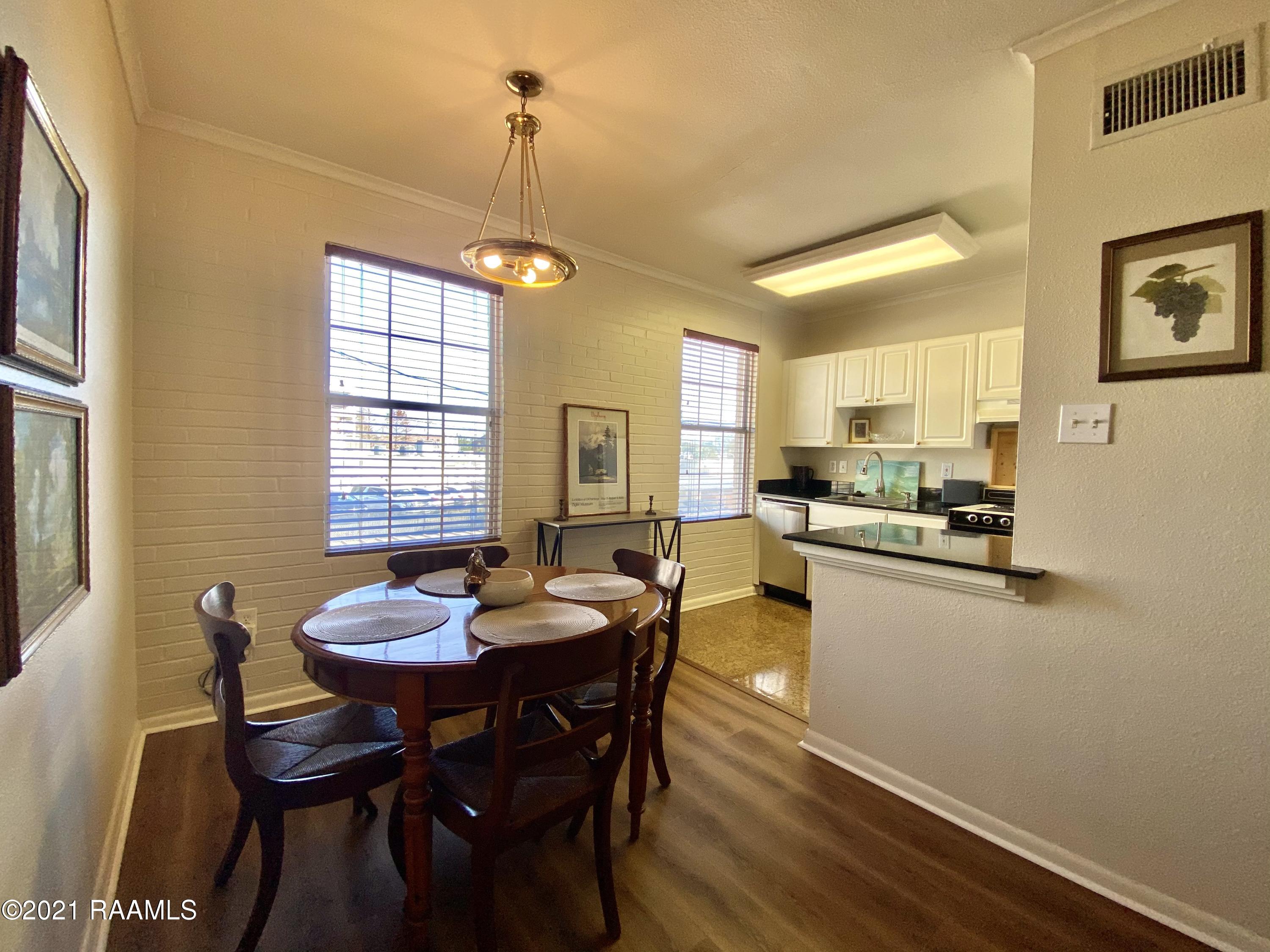 213 Bendel Road, Unit 208 Lafayette, LA 70503 - Photo 5 of 28 4-Dining (1)