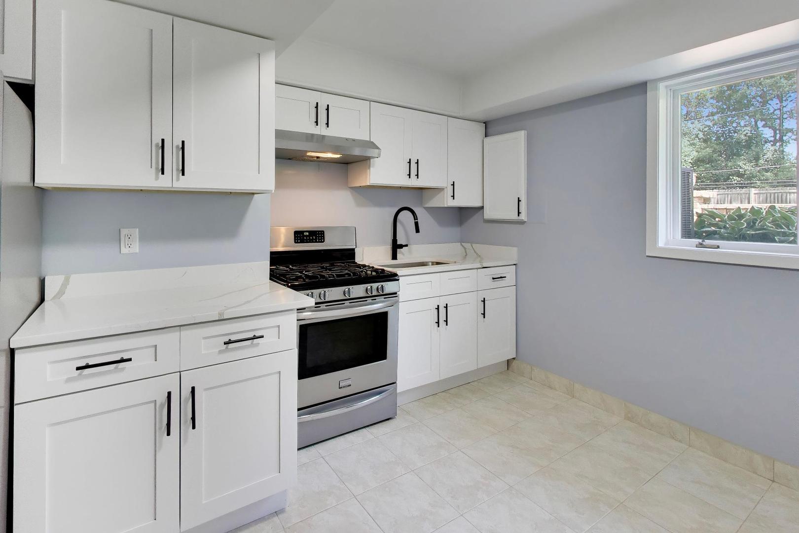 16W250 93rd Place Burr Ridge, IL 60527 - Photo 13 of 30