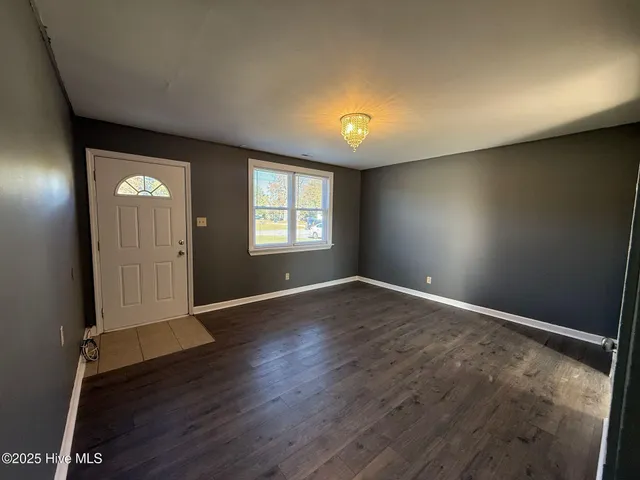 $995 | 1012 Davis Street, Jacksonville, NC 28540