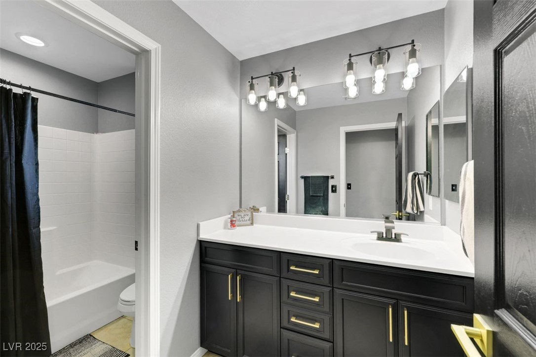 2073 Hocus Pocus Place Henderson, NV 89002 - Photo 32 of 38 Guest FULL Bathroom (upstairs)