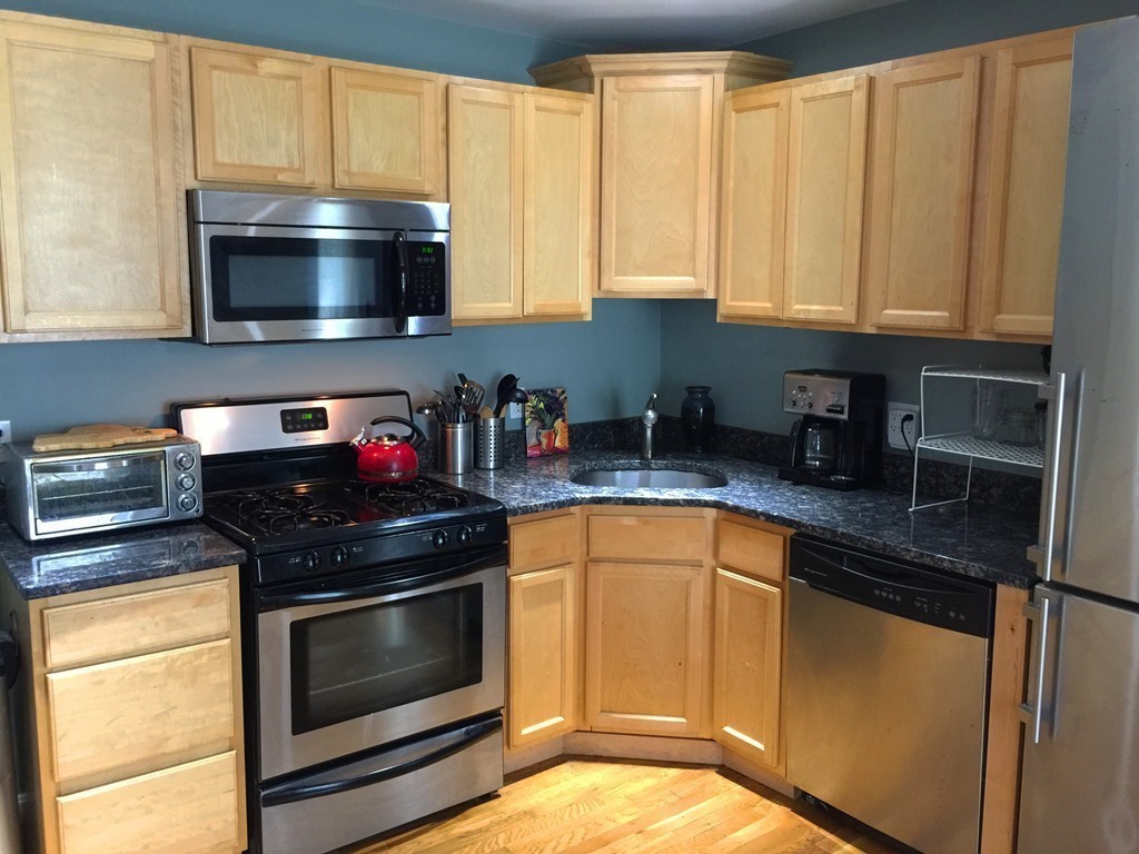 6 Arcadia Street Boston, MA 02119 - Photo 8 of 41