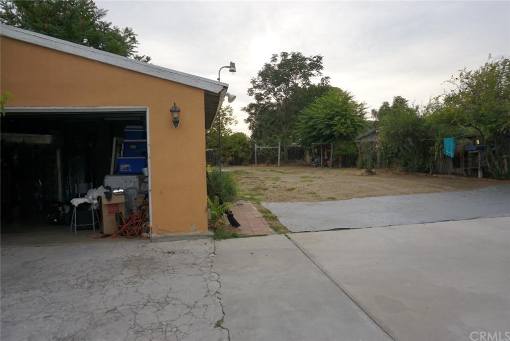 9864 Cedar Avenue Bloomington, CA 92316 - Photo 13 of 15 a view of outdoor space and yard