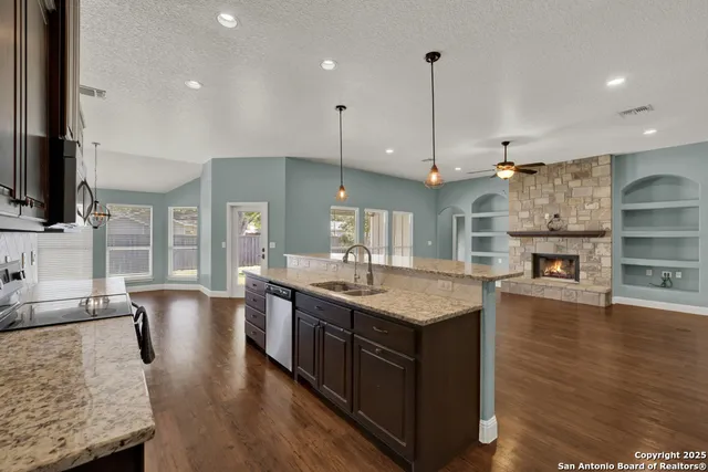 $455,000 | 546 Melissa Lane, New Braunfels, TX 78130