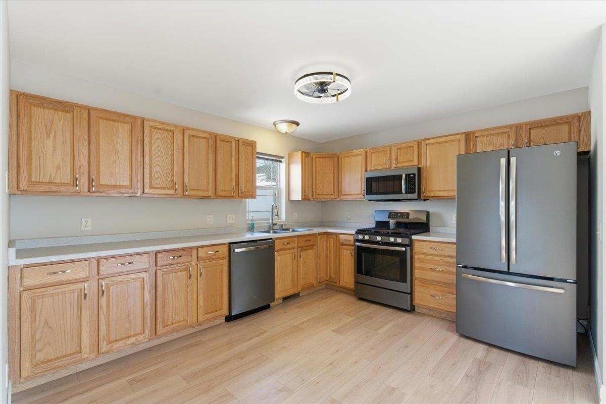 550 Lexington Drive Oregon, WI 53575 - Photo 11 of 52