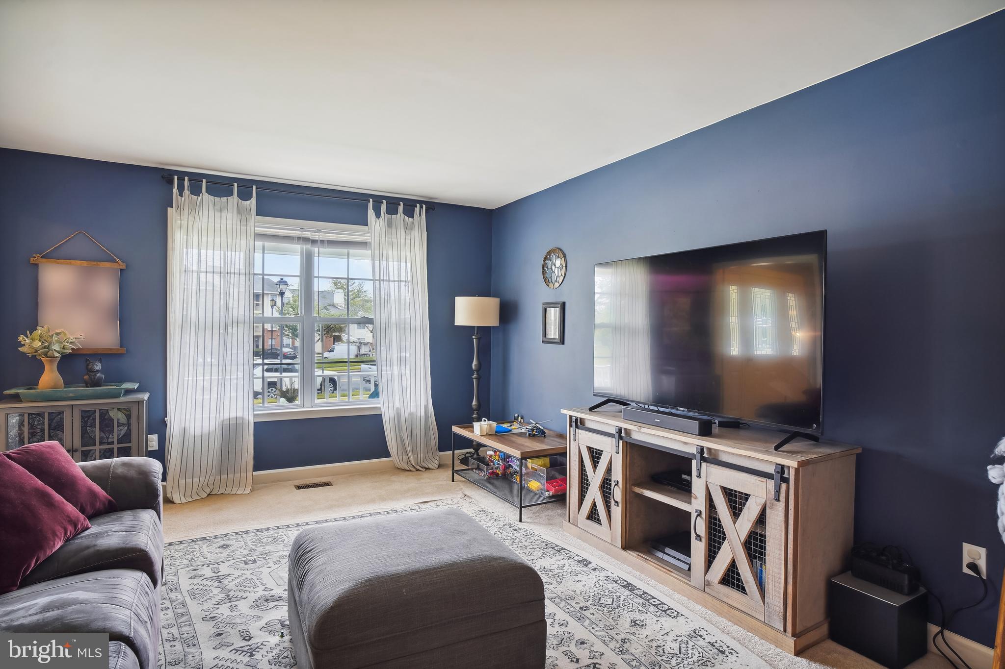 5230 Kingsbrook Drive Frederick, MD 21703 - Photo 13 of 65 Large living room