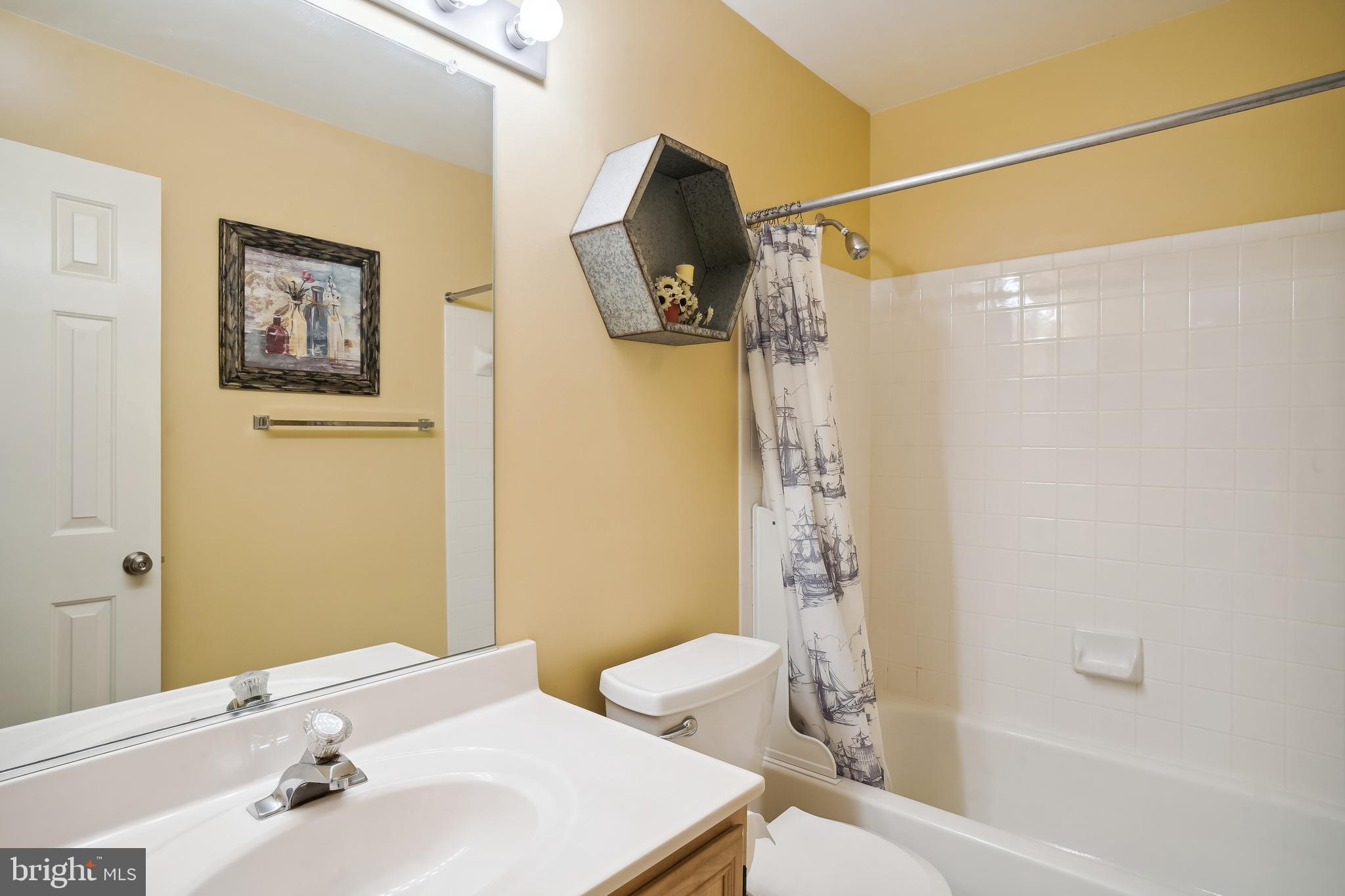 5230 Kingsbrook Drive Frederick, MD 21703 - Photo 40 of 65 Upper level hall bath