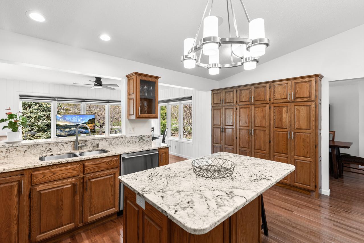 9528 Woodbridge Road Bloomington, MN 55438 - Photo 5 of 35 Gallery Image 5