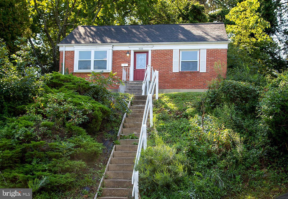 933 Olmstead Road Baltimore, MD 21208 - Photo 2 of 25