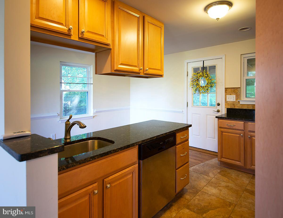 933 Olmstead Road Baltimore, MD 21208 - Photo 4 of 25