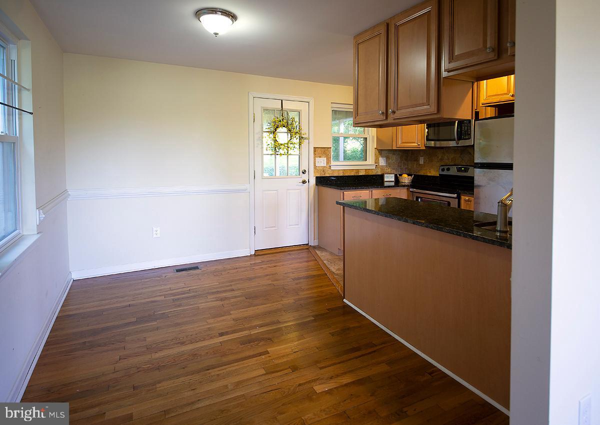 933 Olmstead Road Baltimore, MD 21208 - Photo 5 of 25
